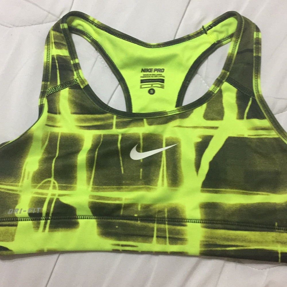 BRAND NEW NIKE SPORTS BRA